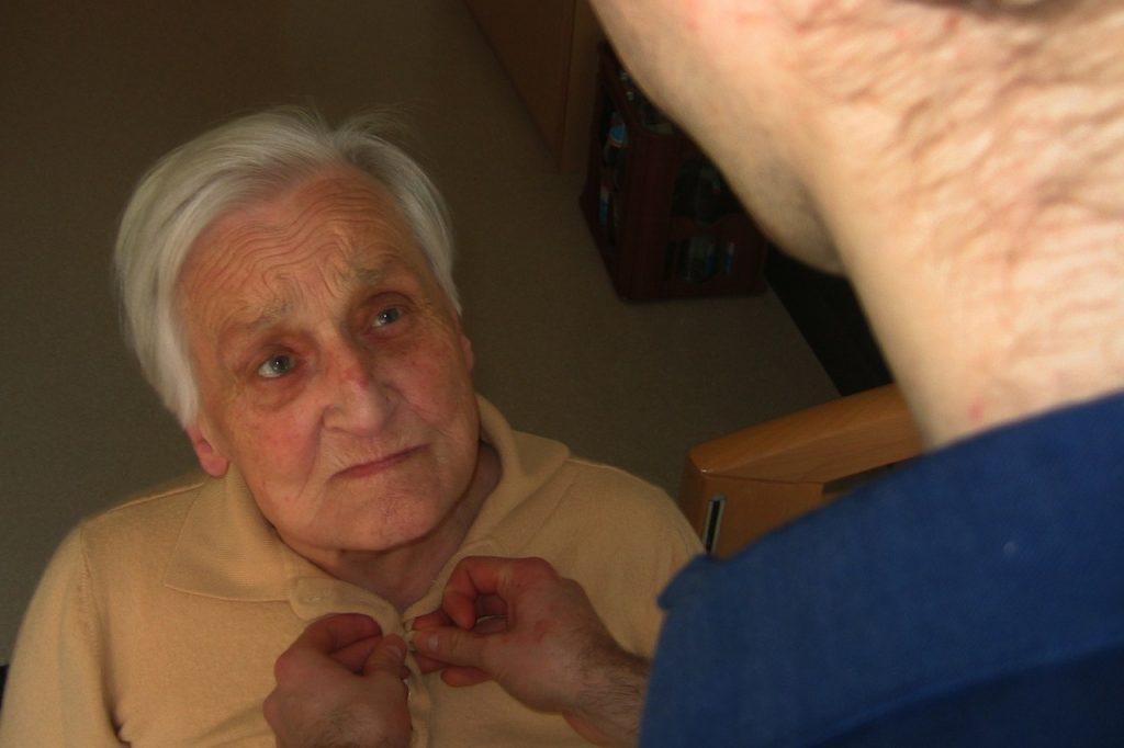 Anziano con Parkinson