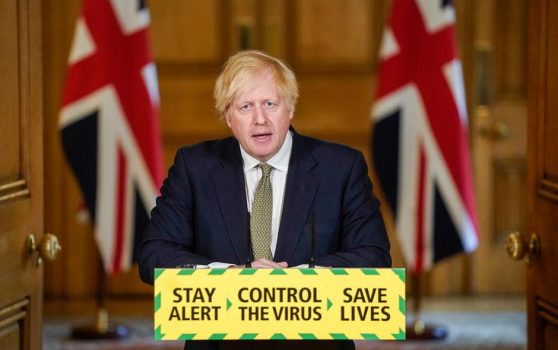 Boris Johnson non licenzia collaboratore che ha violato la quarantena anti covid-19