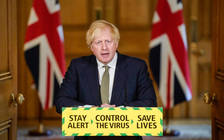 Boris Johnson non licenzia collaboratore che ha violato la quarantena anti covid-19