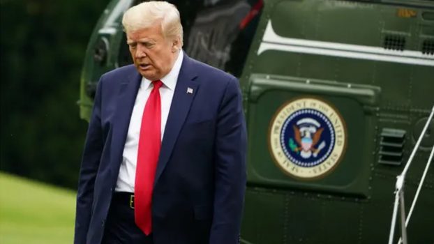 Donald Trump arriva alla Casa Bianca su Marine One dopo un fine settimana a Camp David