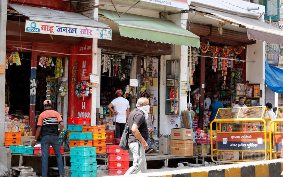 Covid-19 - In India riaprono i negozi